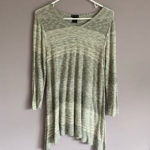 Silver tunic with 3/4 sleeves